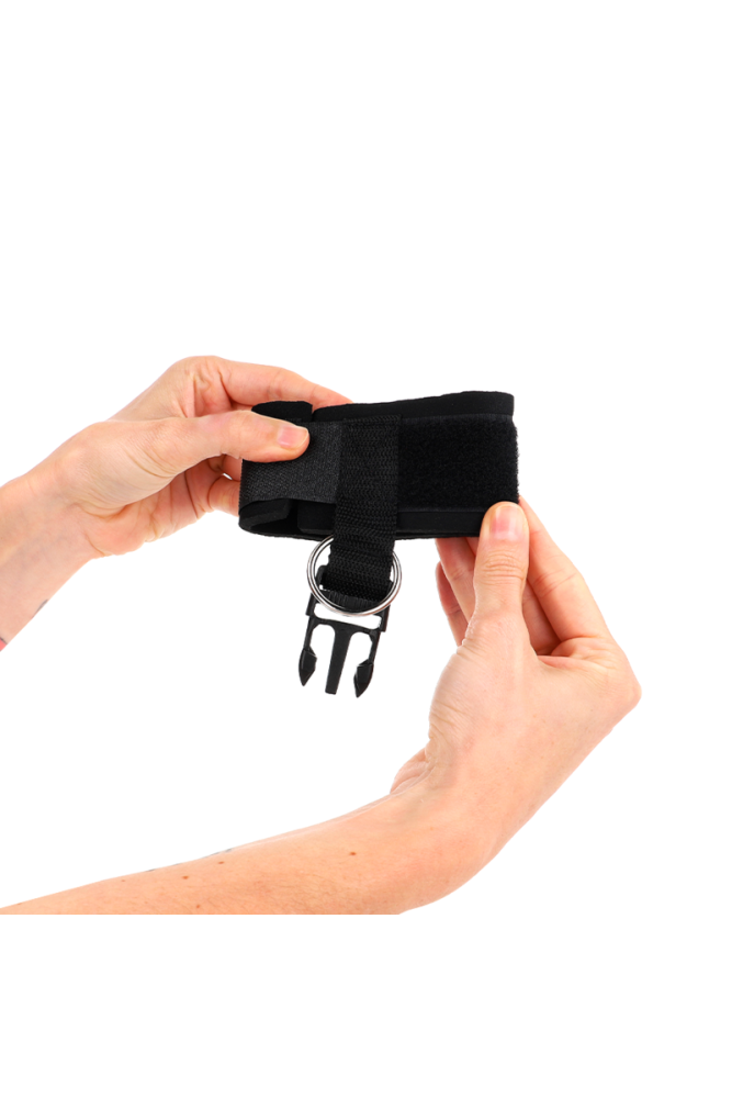 KINK - TENUTA DA POLSO IN NEOPRENE CON GANCIO E LOOP NERA REGOLABILE 22-34 CM