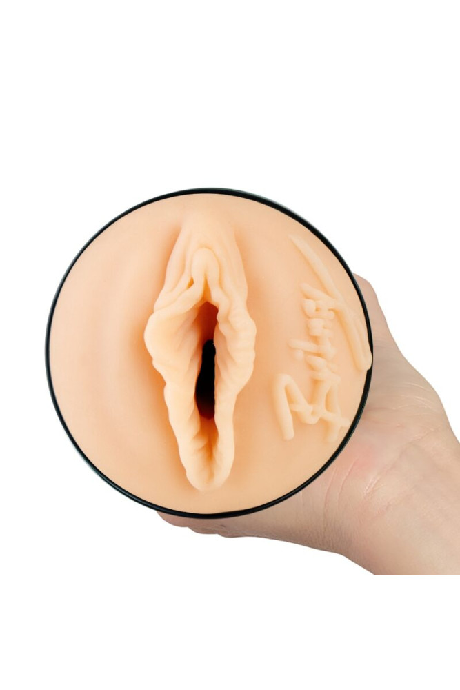 KIIROO - FEEL BRITNEY AMBER MASTURBATORE